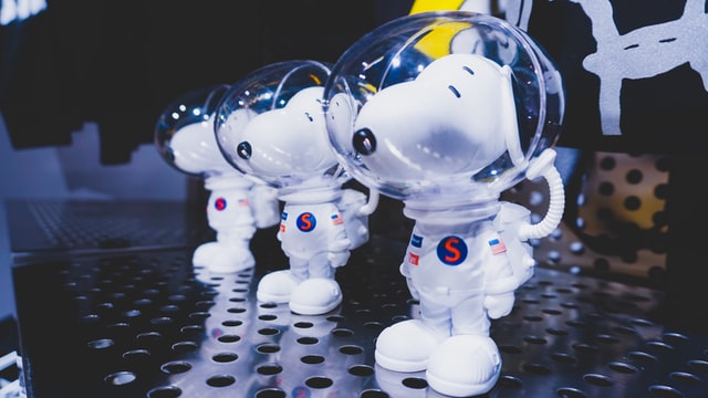 snoopy beagle astronaut